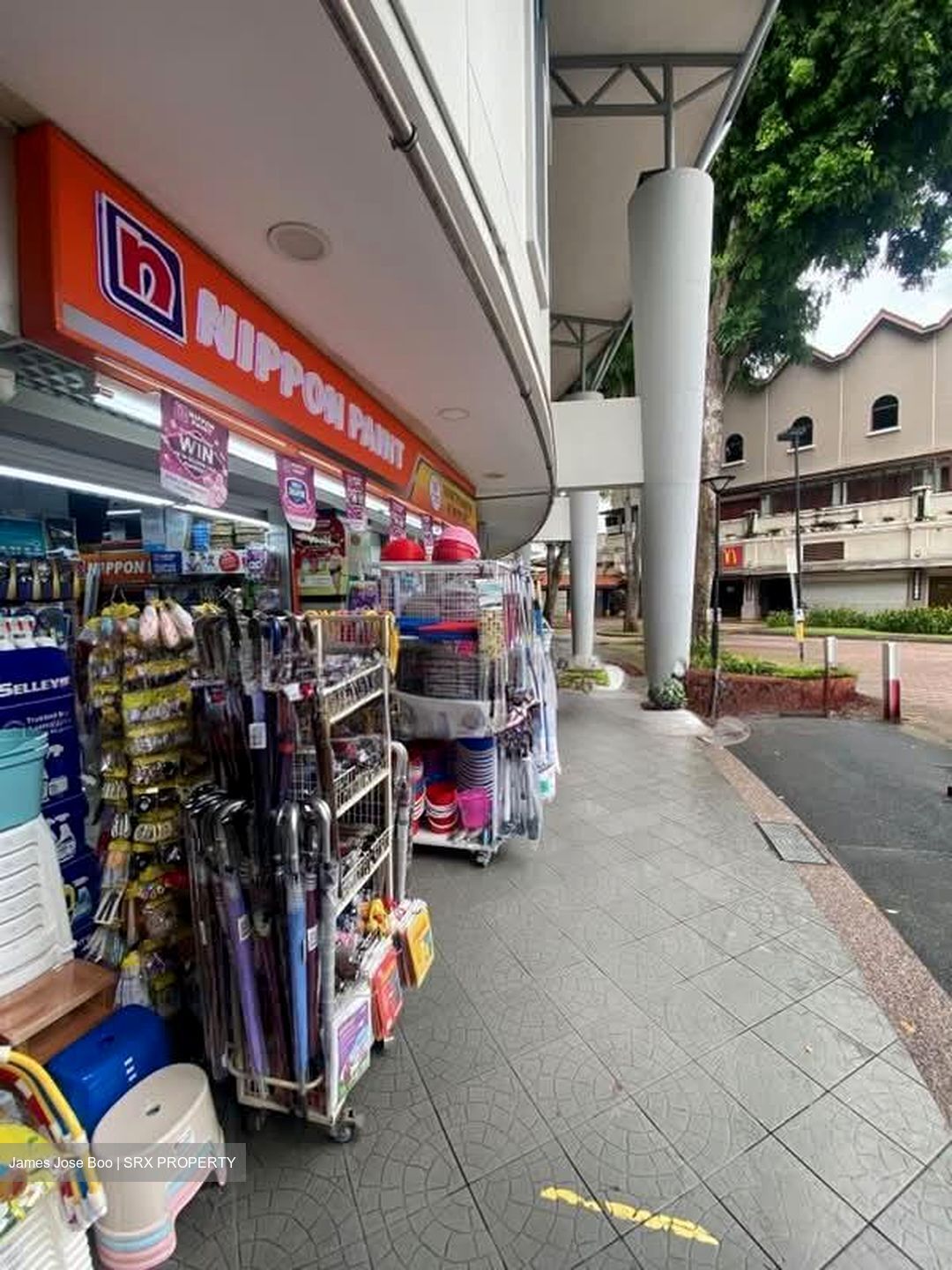 Elias Mall (D18), Retail #584082391